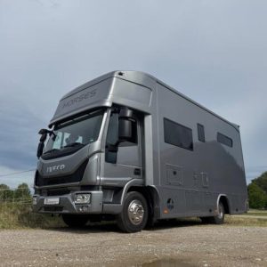Camion chevaux Iveco 80E année 2022